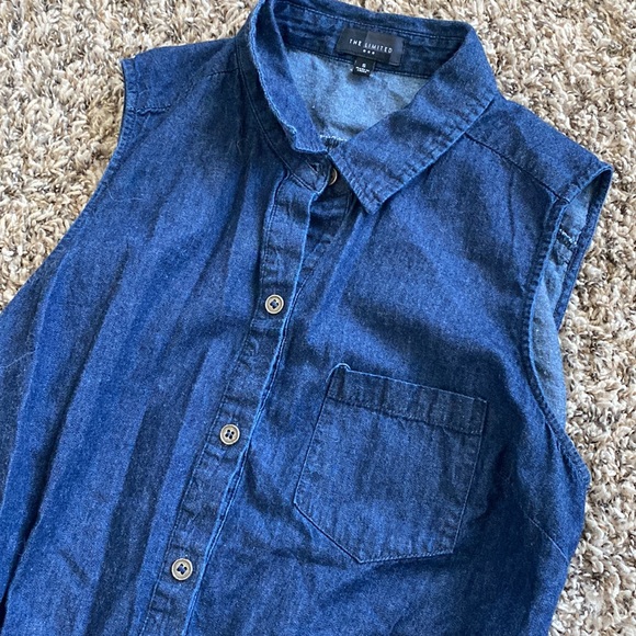 Sleeveless button up denim dress with belt - Picture 2 of 4